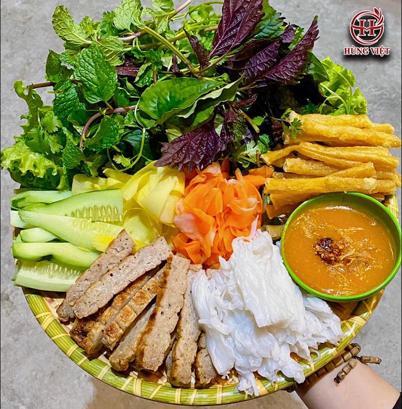 Mẹt nem nướng đầy đặn