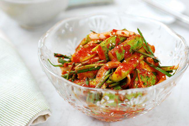 Làm kim chi từ dưa leo vô cùng đơn giản