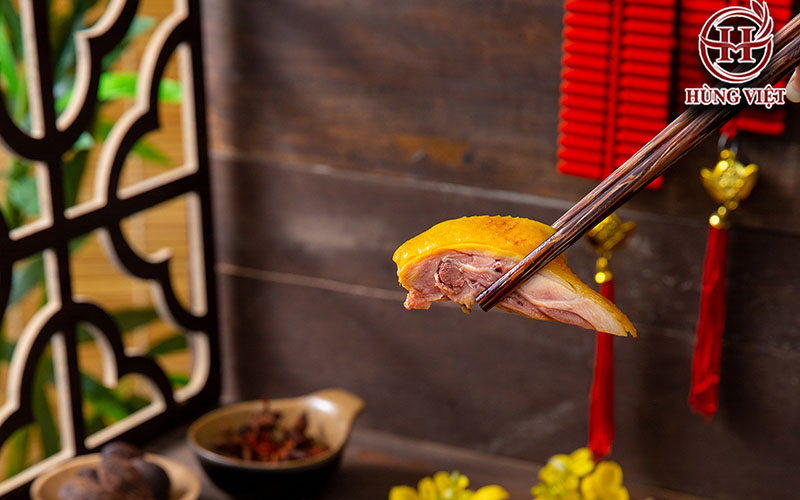 Ăn trực tiếp gà ủ muối