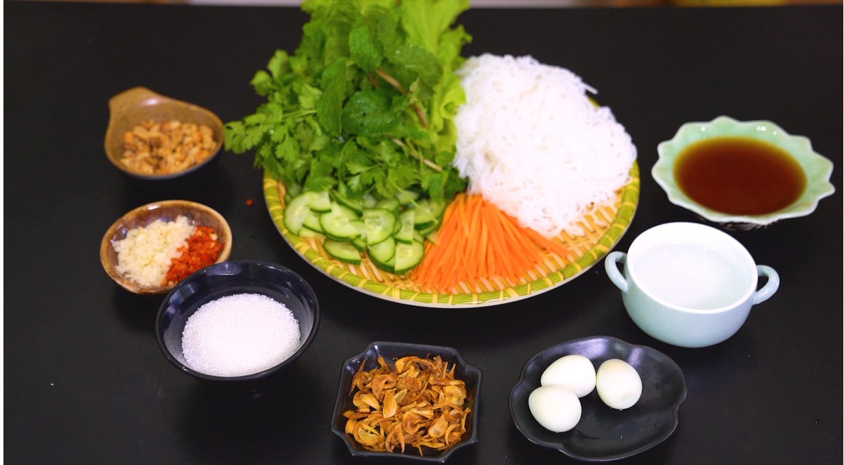 Bún trộn nem nướng An An