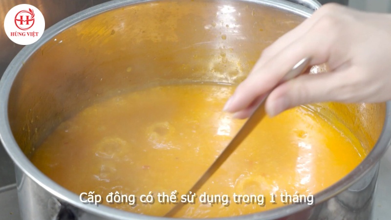 Nước chấm có màu vàng đều, sánh mịn sau 40 phút