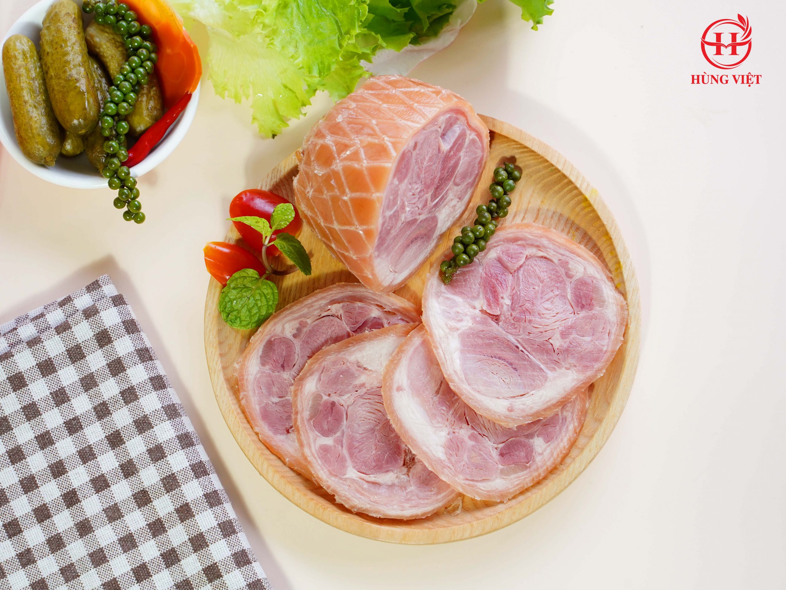 Chân giò ủ muối Hùng Việt