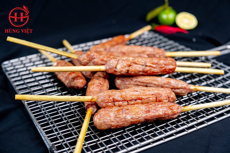 Nem lụi kích thước vừa, không độn bột, vị thịt rõ ràng