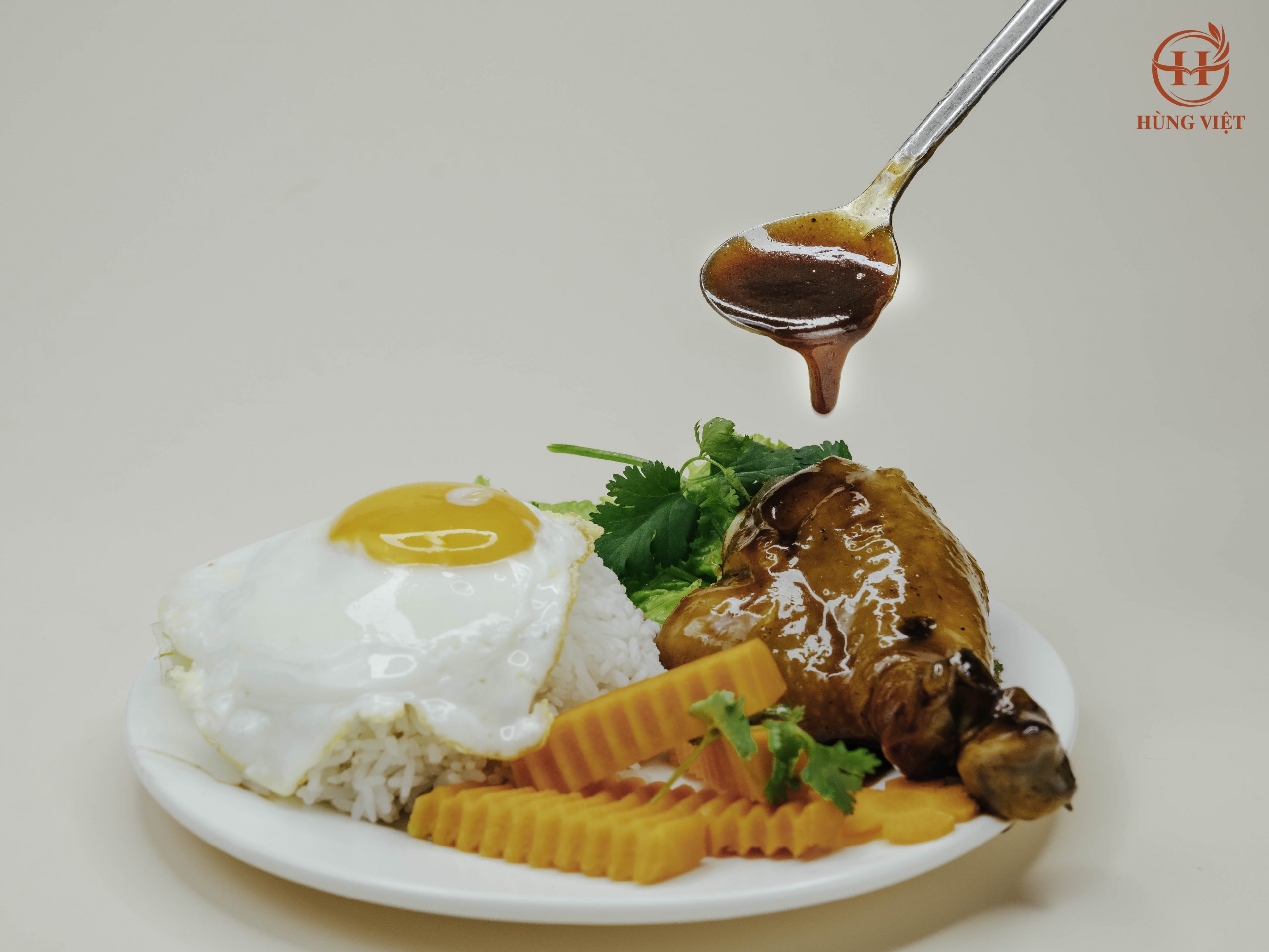 cơm đùi gà rô ti hùng việt