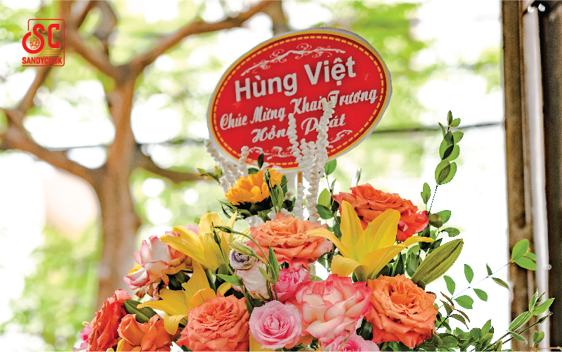 Bó hoa tươi thắm Hùng Việt chúc mừng đại lý