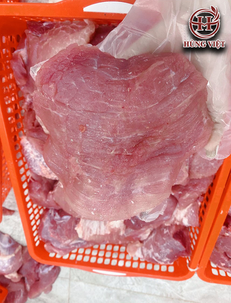 Thịt lợn tươi, nạc dùng để chế biến nem chua rán