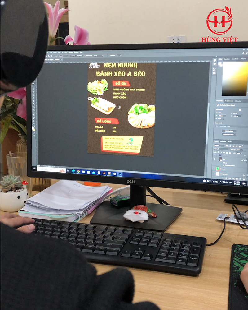 Khách hàng được hỗ trợ thiết kế menu, bảng biển từ đội ngũ Designer Hùng Việt