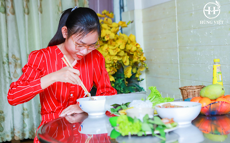 Thưởng thức món ngon của Thủy quán