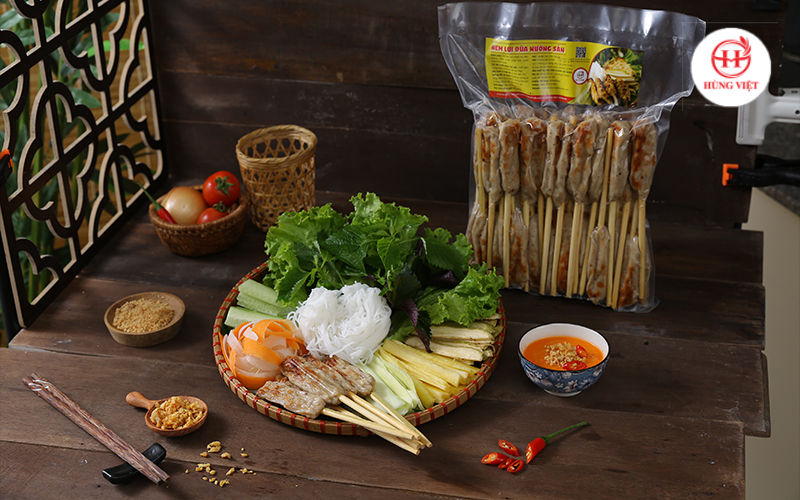 Nem lụi - món ngon hấp dẫn của Cố Đô Huế