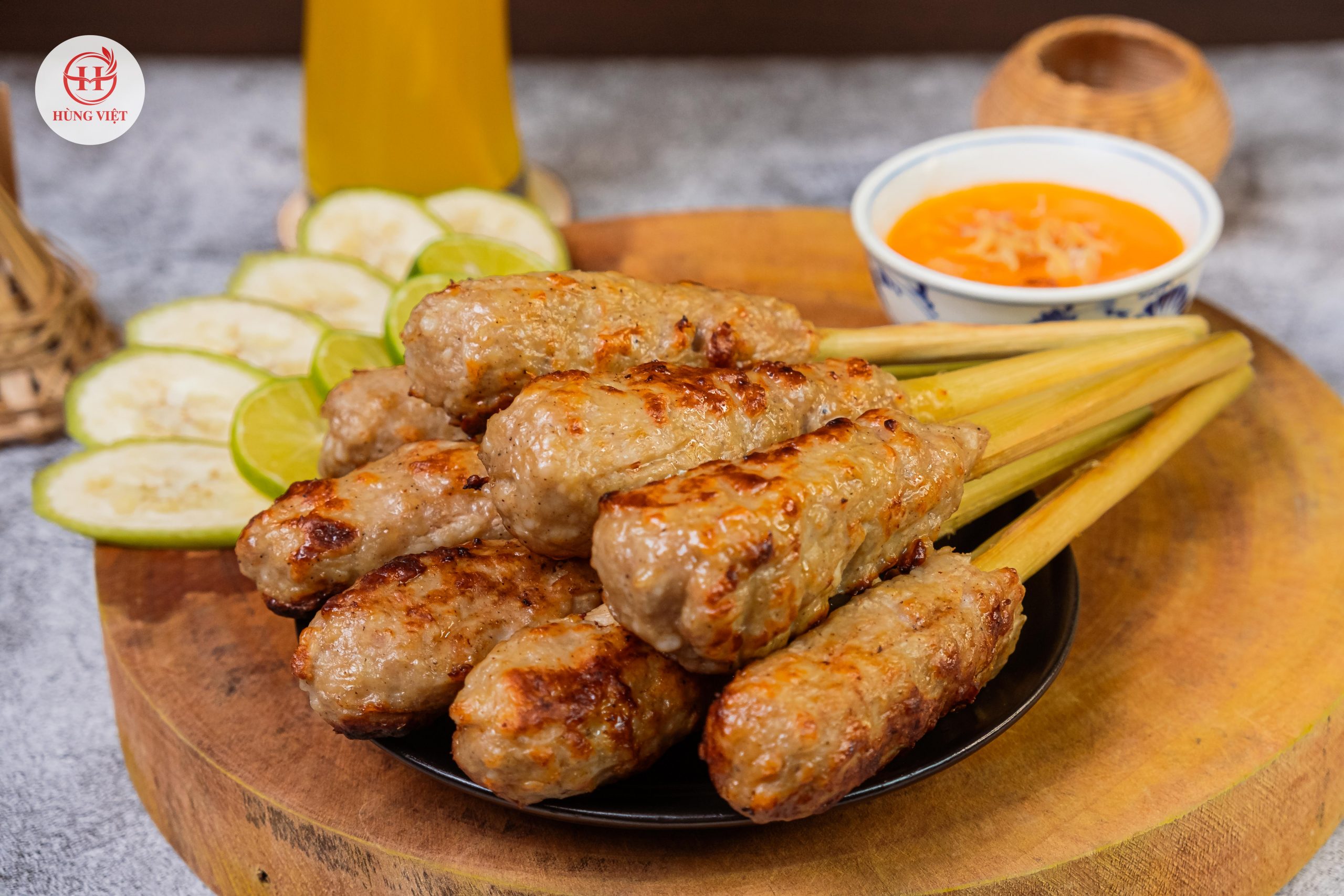 Nem nướng bọc sả Hùng Việt thơm ngon, chín vàng nem-nuong-hung-viet