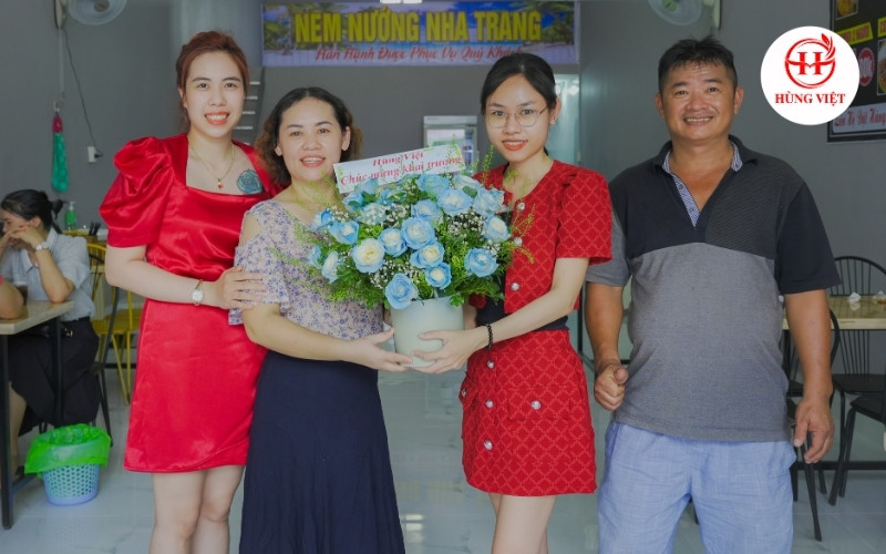 Hùng Việt Food gửi tặng bó hoa tươi thắm chúc mừng cửa hàng khai-truong-dai-ly-nem-nuong-nha-trang-he-thong-kim-dung-cn17-8