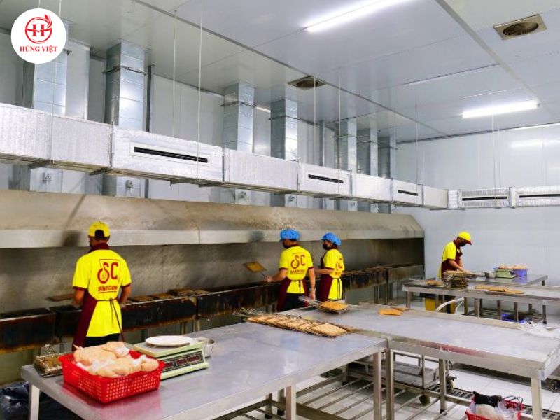 Hùng Việt Food với chuỗi nhà máy rộng tới hơn 3000m2 luôn đảm vệ sinh an toàn thực phẩm