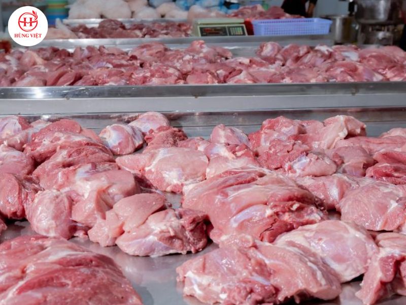 Chả mỡ chiên của Hùng Việt Food được làm từ thịt mông heo tươi mới mỗi ngày