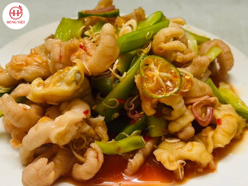 Món chân gà sốt Thái rau tiến vua Hùng Việt với hương vị chua cay đượm vị