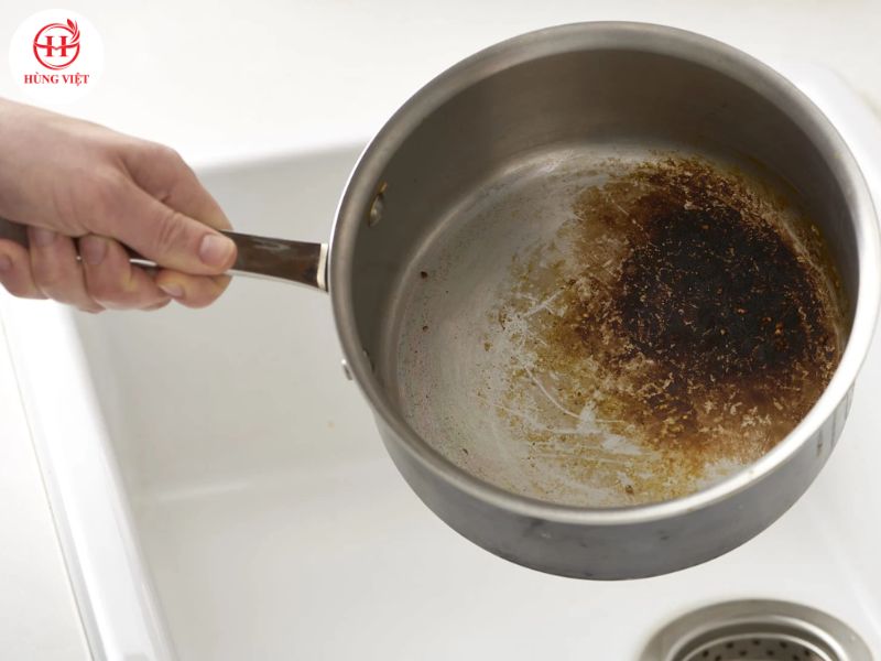 Cách làm sạch nồi inox bị cháy bằng nước rửa bát