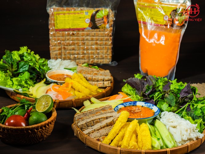 Set nguyên liệu nem nướng cùng nước chấm Hùng Việt