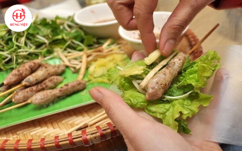 Bánh đa nem trắng dùng để cuốn các nguyên liệu khi thưởng thức nem lụi