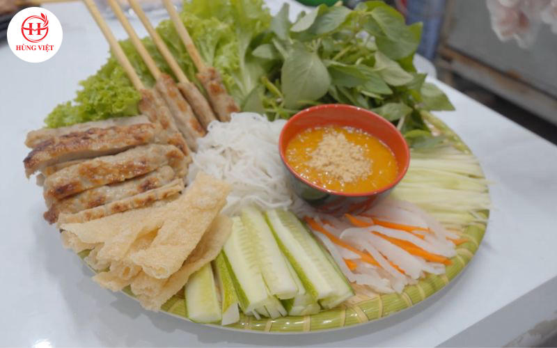 Mẹt nem nướng đầy ụ