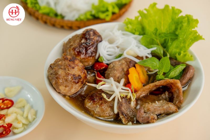 Bún chả thơm ngon níu chân mọi thực khách