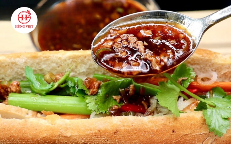 Sốt chan bánh mì đậm đà, thơm ngon