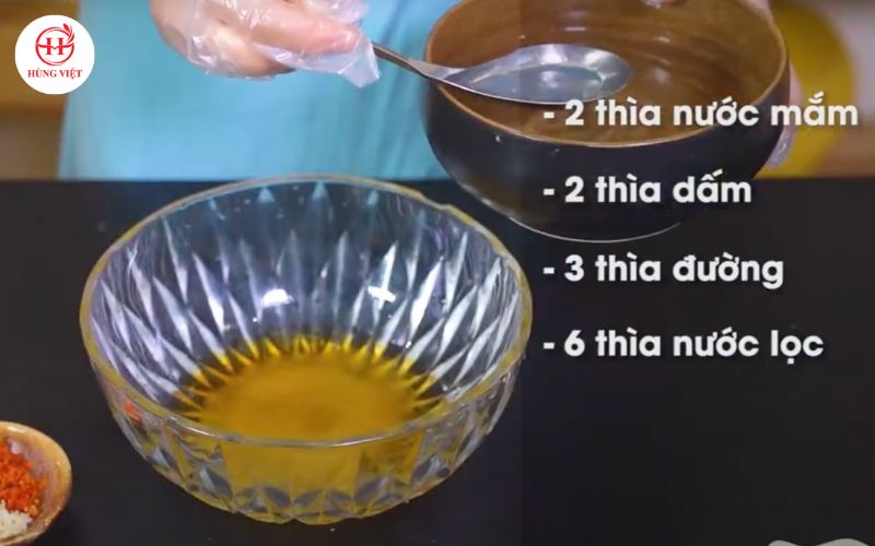 Bước 1 pha nước chấm bún nem nướng