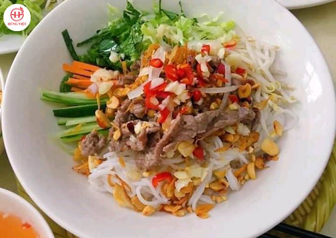 Bún trộn - món ăn hút khách
