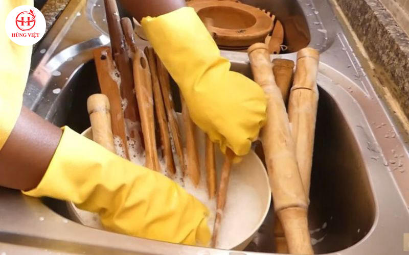 Dụng cụ nấu ăn bằng gỗ giúp tăng tuổi thọ thiết bị bếp. 