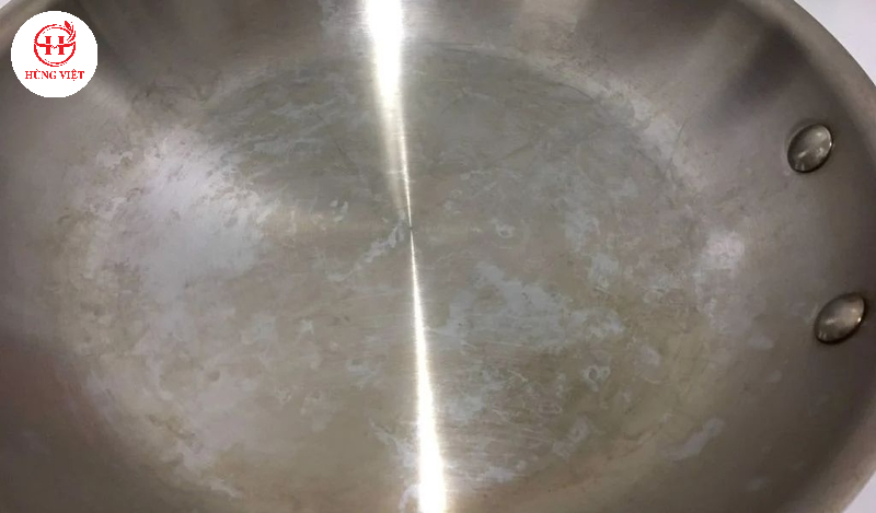 Không rửa nồi, chảo inox với miếng chà sắt