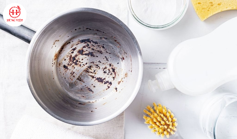 Mặt chảo inox bị ố vì để dầu ăn trong chảo lâu