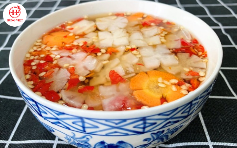 Cho thêm cà rốt và củ cải