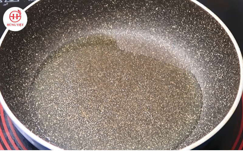 Đun nóng dầu ăn