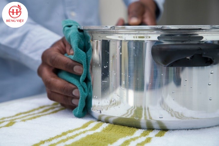 Rửa nồi trước khi sử dụng