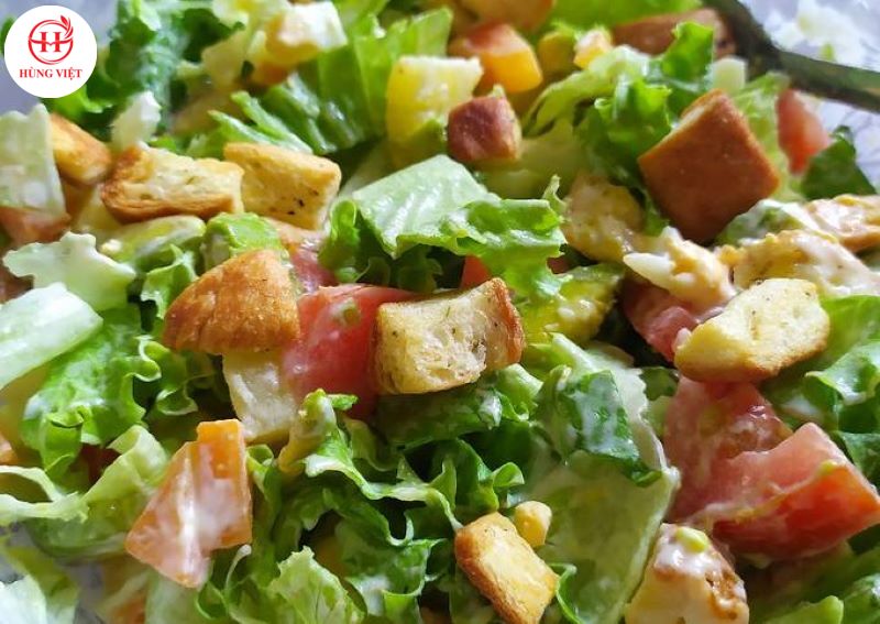 Salad bánh mì tươi mát