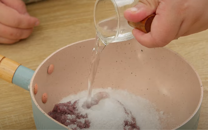 Thêm rượu trắng