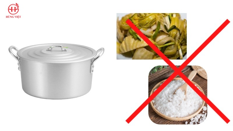 Tránh nấu đồ chua, mặn
