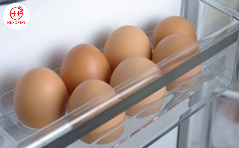 Không đặt trứng ở cửa tủ lạnh