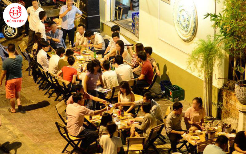 Quán nhậu có thương hiệu tốt sẽ giúp giữ chân khách hàng.