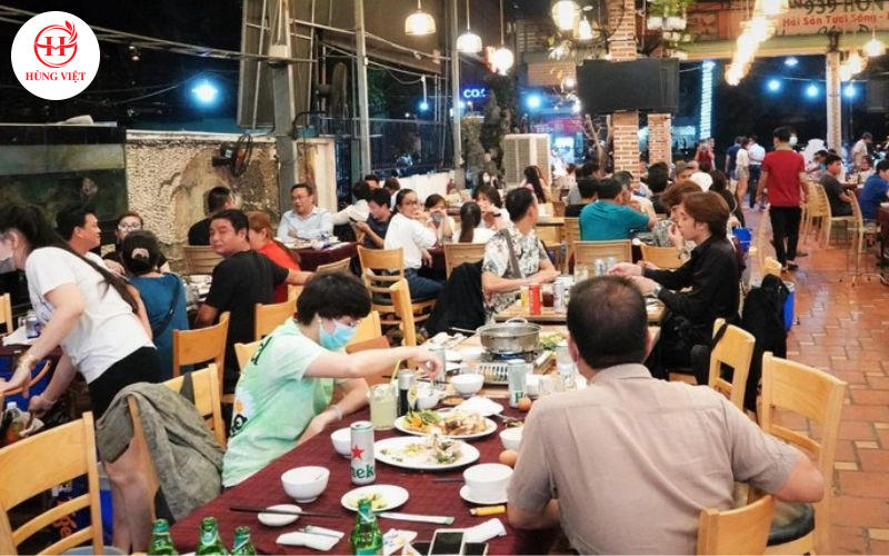 Quán cần luôn chủ động lắng nghe và cải thiện từ phản hồi và góp ý của khách hàng.