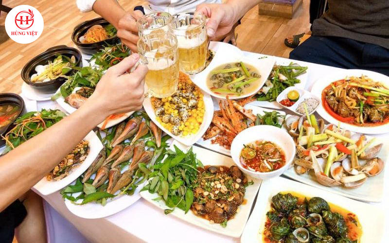 Thực đơn đa dạng theo mùa, theo nguyên liệu.