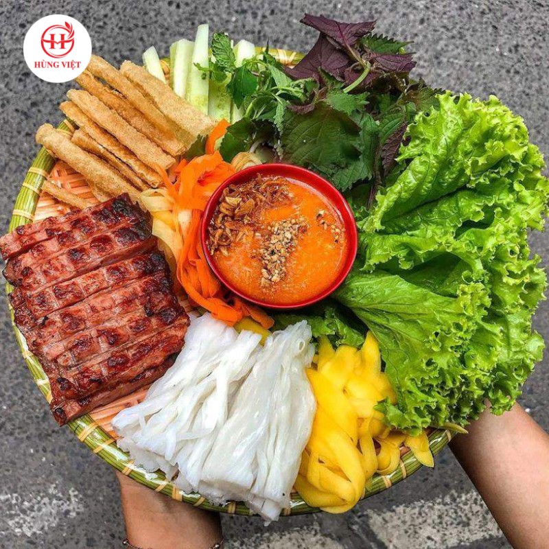 Nem nướng Nha Trang đang “làm mưa làm gió” trên mạng dạo gần đây