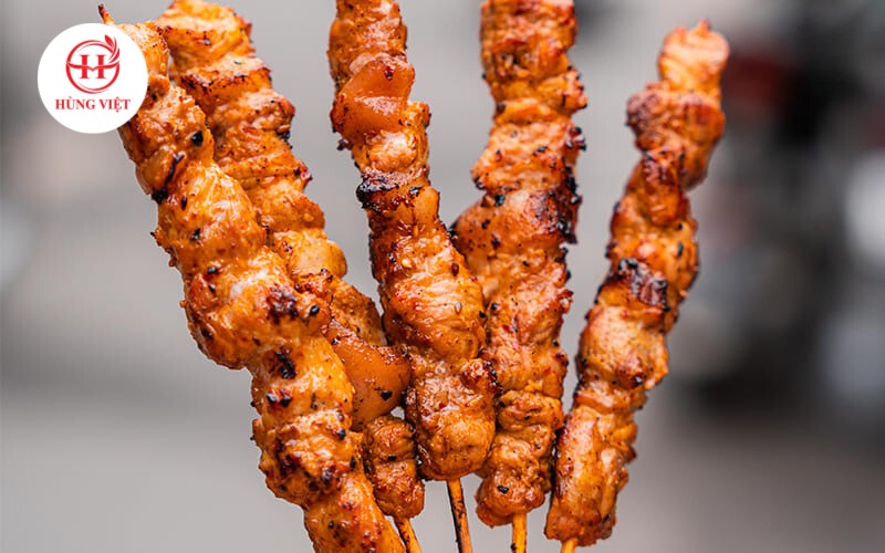 Thịt xiên nướng thơm nức một khu phố