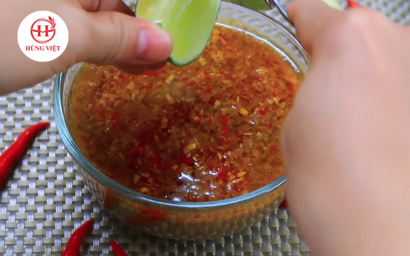 Vậy là một bát mắm nêm siêu hấp dẫn đã ra lò