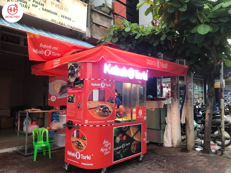 Chuẩn bị mái che cho quầy bánh mì