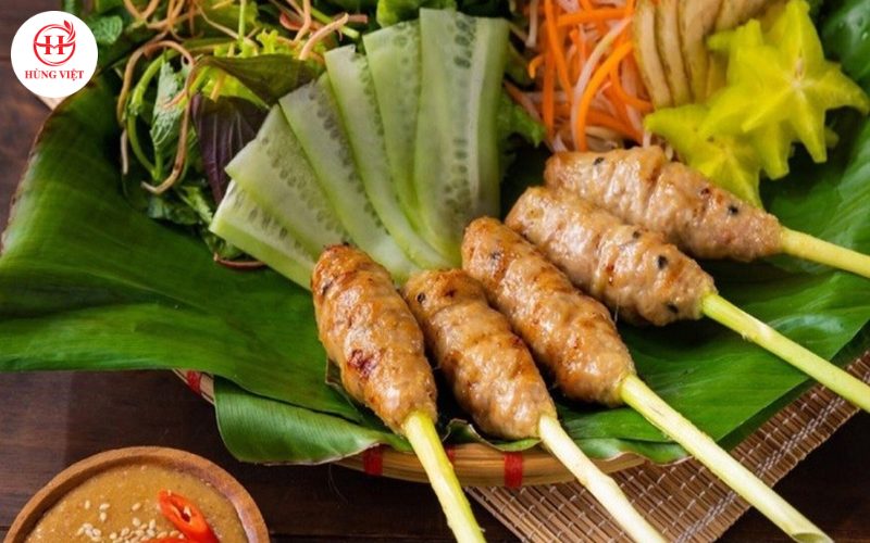 Chuẩn bị nguyên liệu làm nem lụi