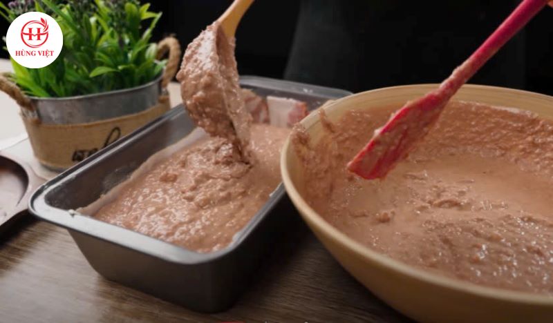 Đổ pate vào khuôn