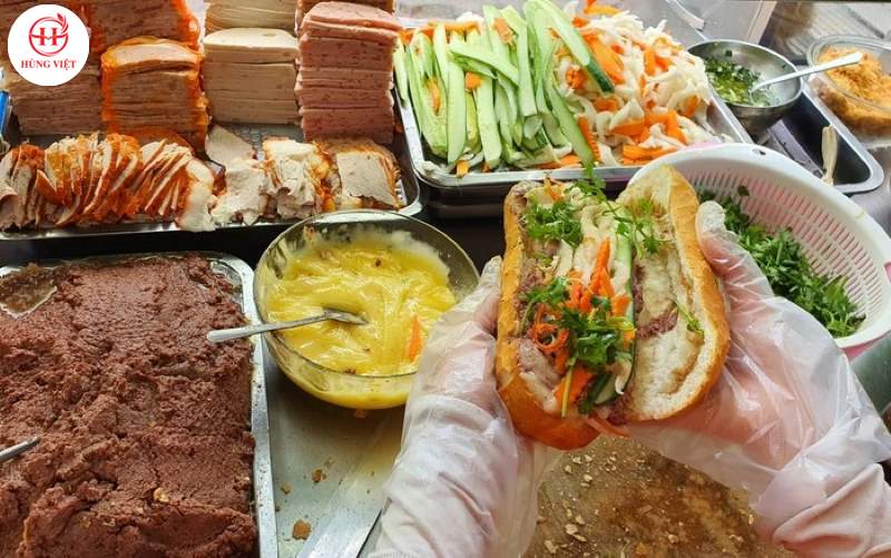 Dùng găng tay đảm bảo an toàn vệ sinh