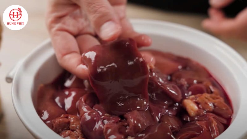 Ngâm gan gà với muối, giấm