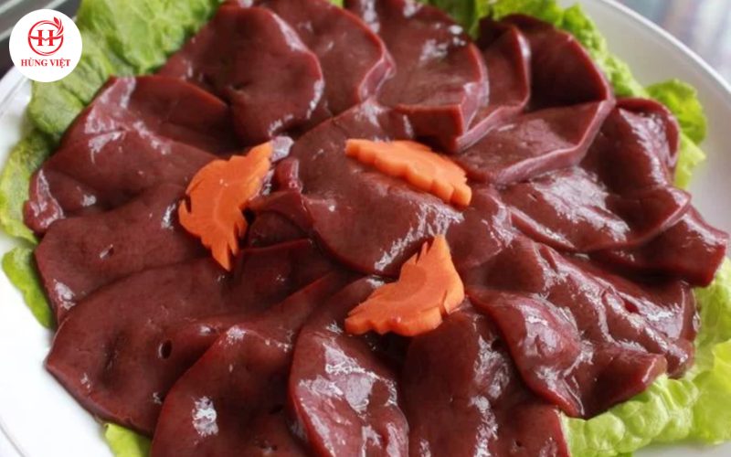 Rửa sạch gan heo