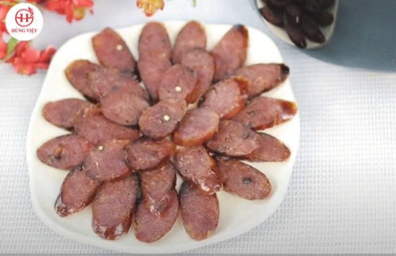 Thưởng thức lạp xưởng chiên