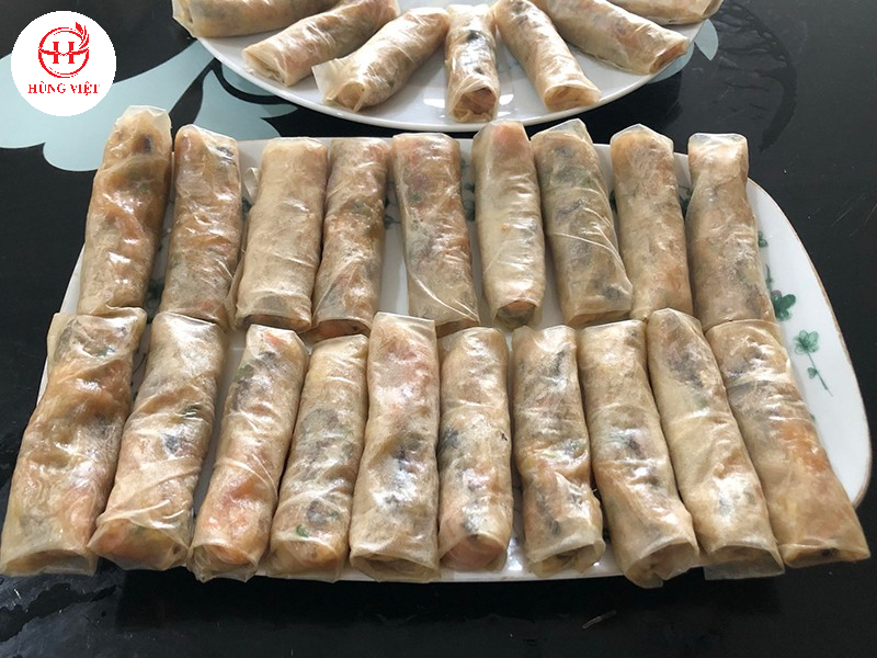 Nhiều nhà hàng bán đồ ăn chế biến sẵn phục vụ dịp Tết